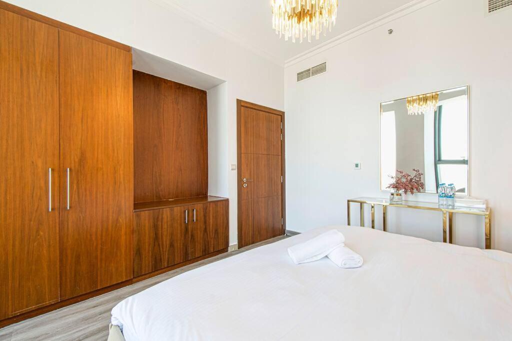 Magnificent New 3 Bedroom With Stunning View To Burj Khalifa & Fountain View Appartement *