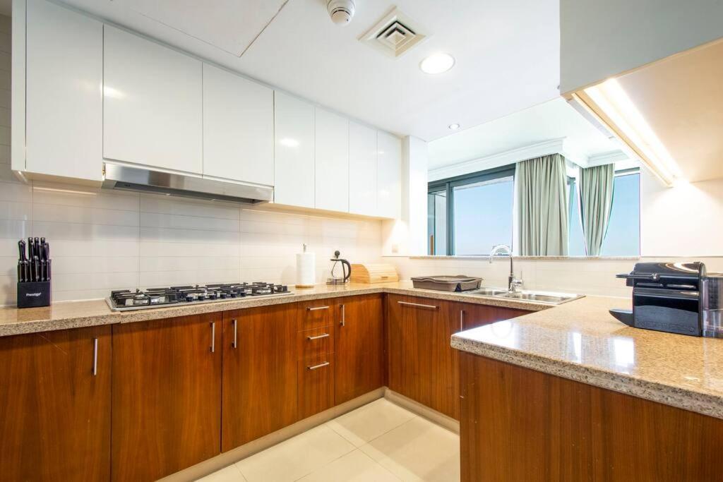 Magnificent New 3 Bedroom With Stunning View To Burj Khalifa & Fountain View Appartement *